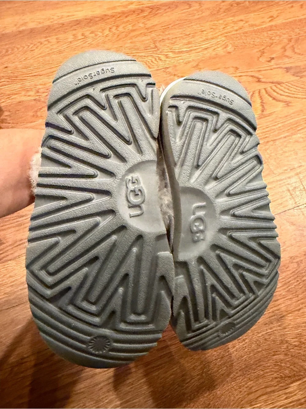 UGG Kids Silver Metallic Sparkle Faux-Fur Cuff Slip-On Slippers
